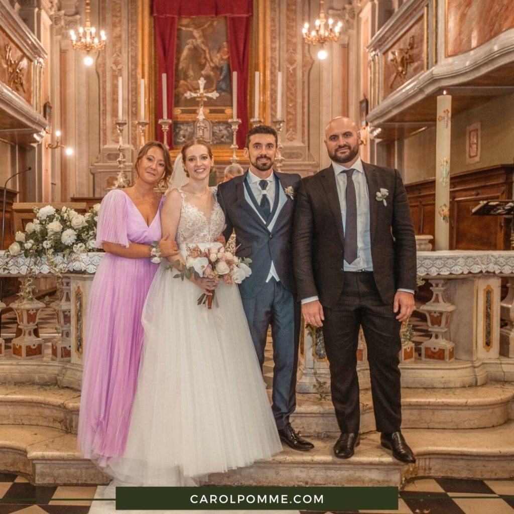 sposi chiesa testimoni fiori