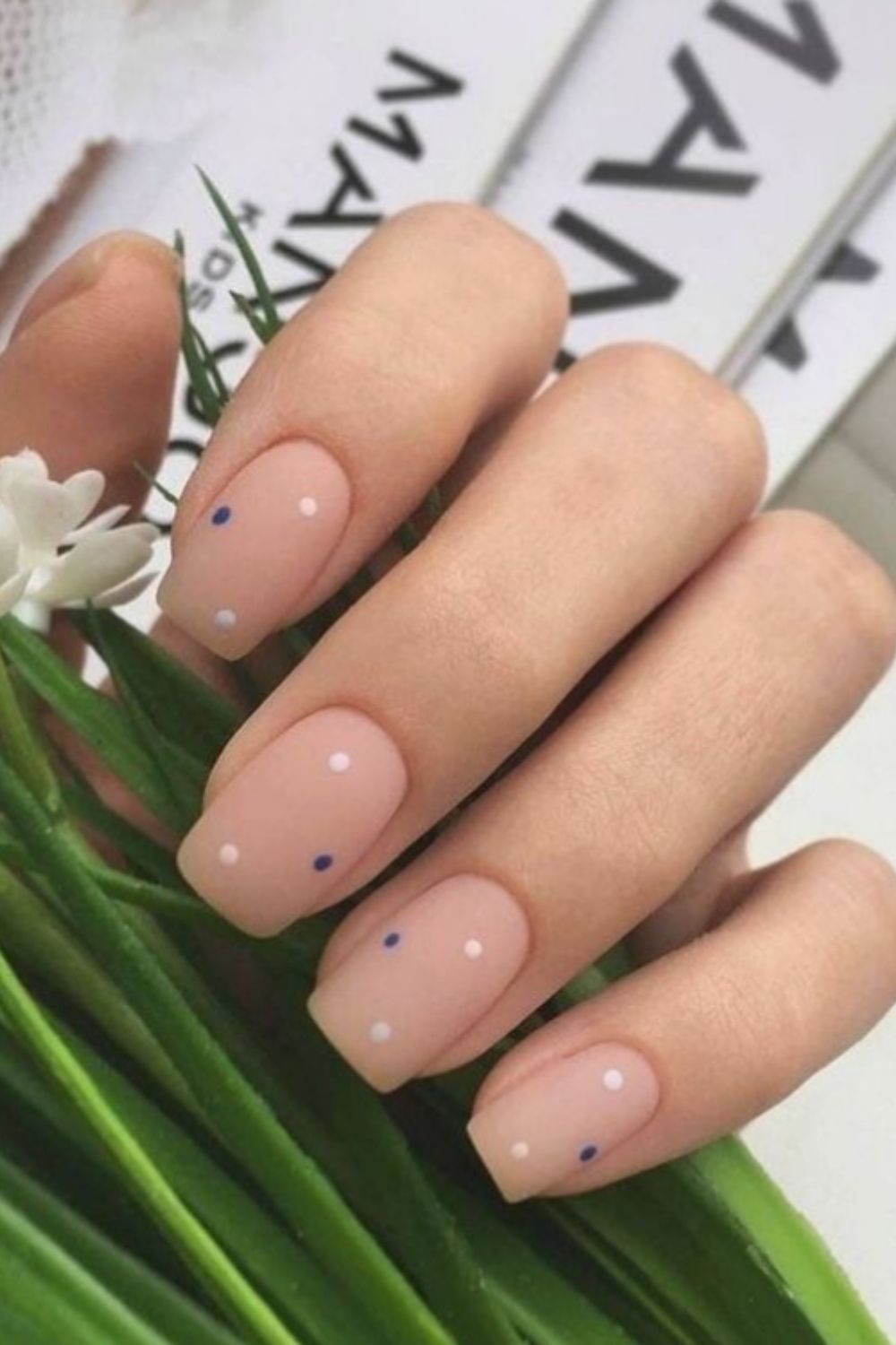 manicure rosa niud