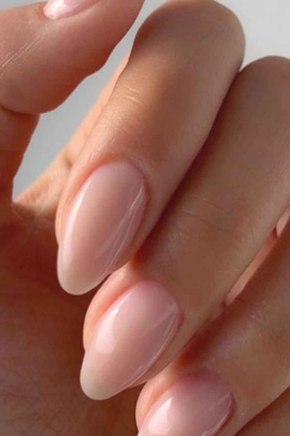 unghie nude ovali