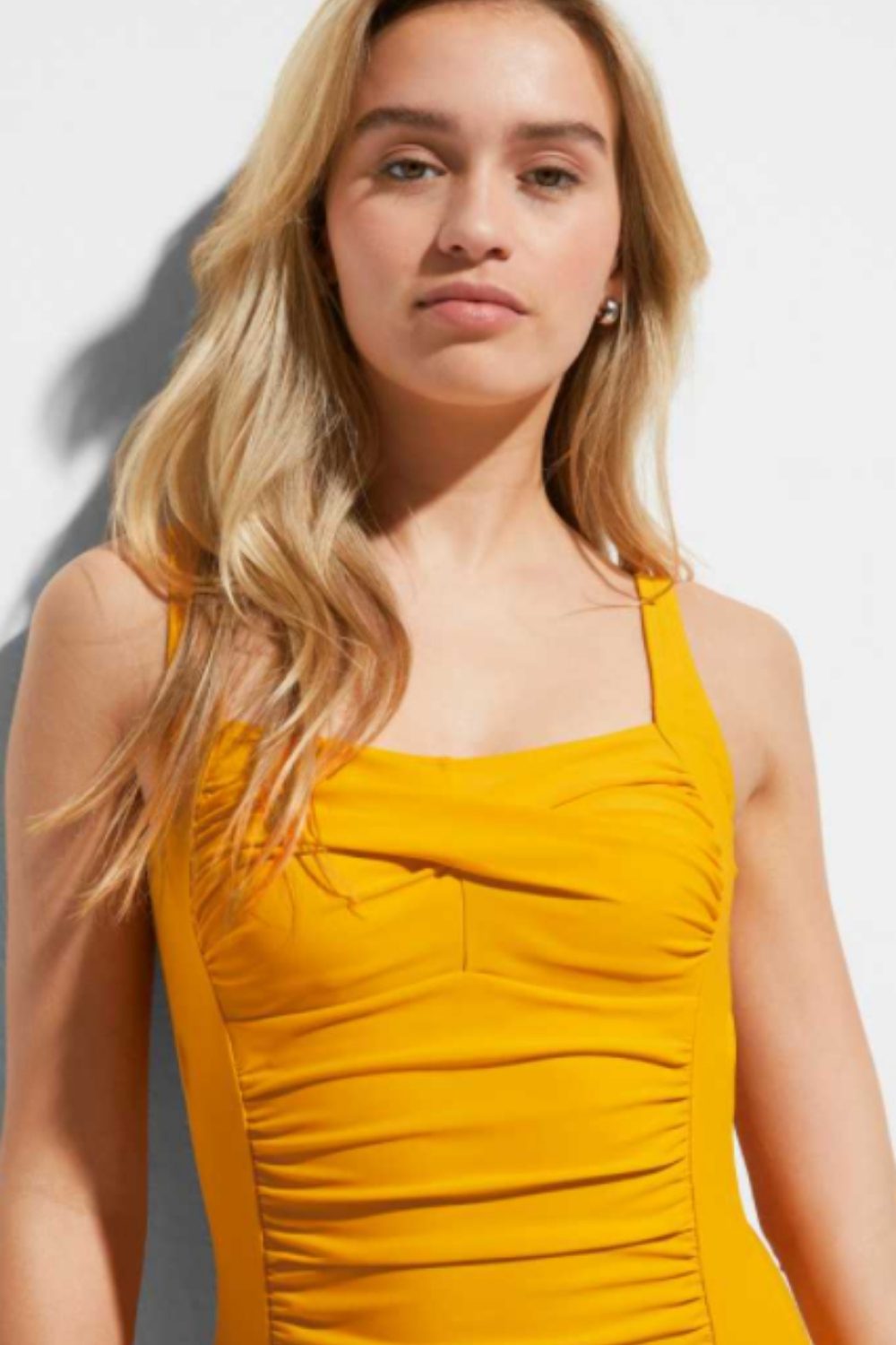 costume modellante bello giallo