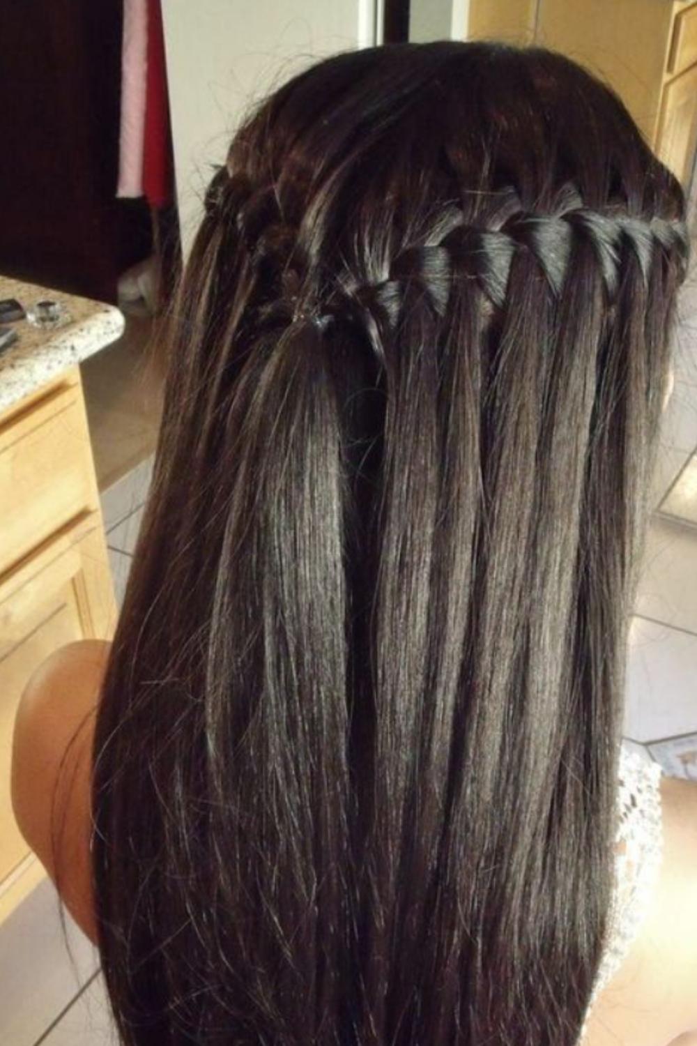 treccia a cascata capelli lisci