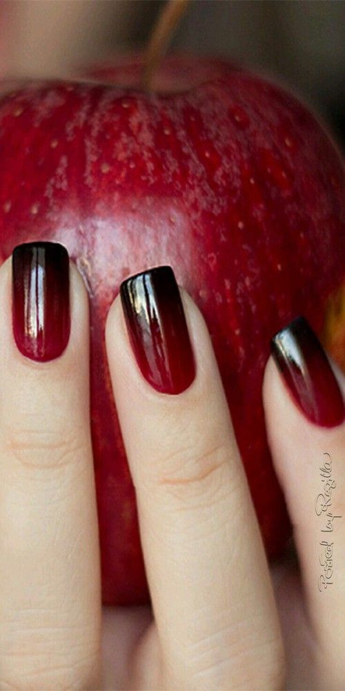 unghie babyboomer rosso e nero