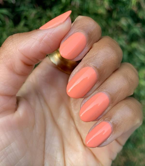 unghie corallo arancione