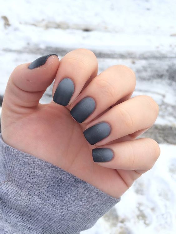unghie ombrè grigio