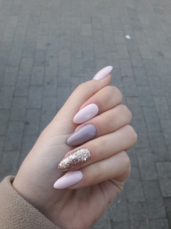 manicure rosa con brillantini