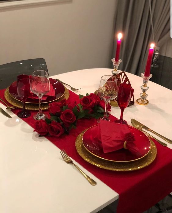 semplice tavola romantica