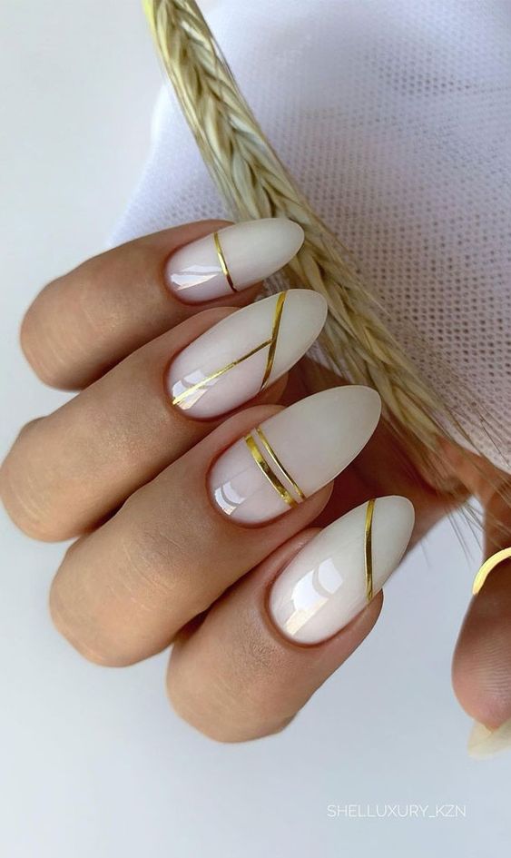 unghie bianco latte e oro