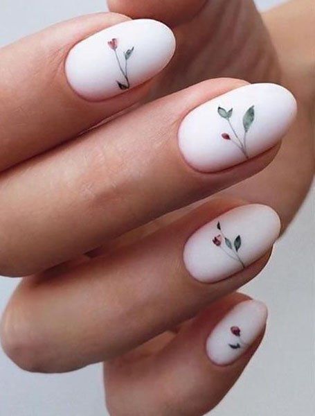 unghie bianco latte semplici