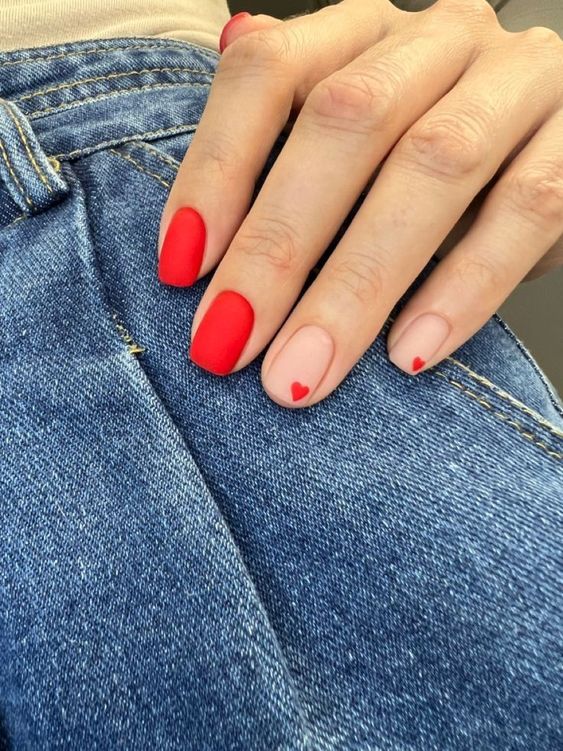 unghie rosse cuori