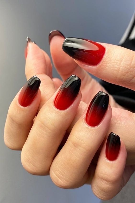unghie rosse e nere eleganti
