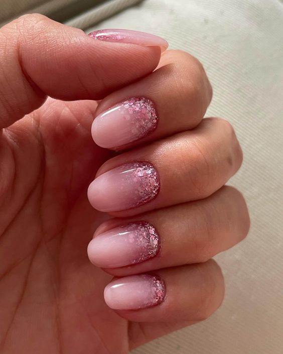 unghie rosa barbie glitter